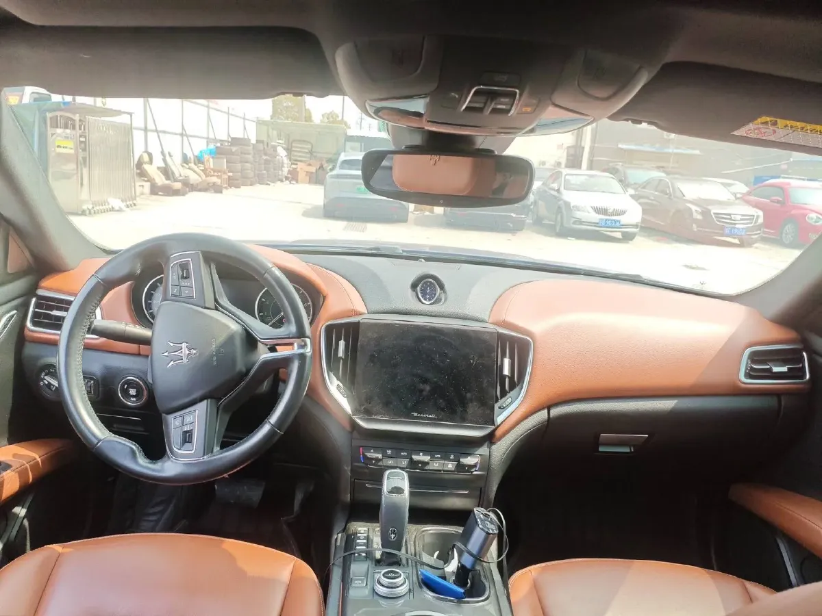 2021 Maserati Ghibli 2.0T 330HP L4 8AT,autocango,china used car exporter,china ev exporter,chinese used car exporter,chinese used ev exporter