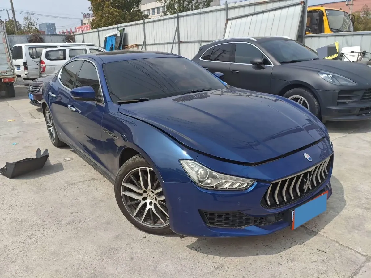 2021 Maserati Ghibli 2.0T 330HP L4 8AT,autocango,china used car exporter,china ev exporter,chinese used car exporter,chinese used ev exporter