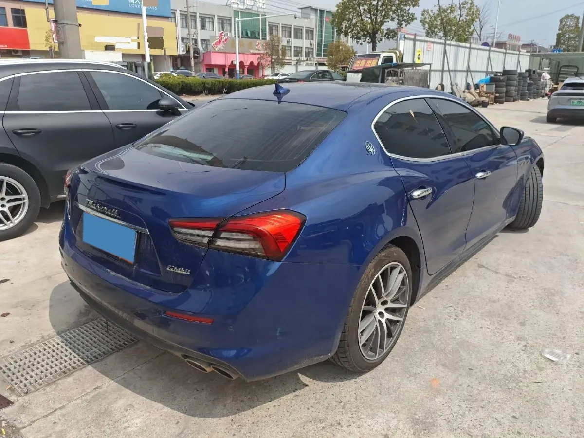 2021 Maserati Ghibli 2.0T 330HP L4 8AT,autocango,china used car exporter,china ev exporter,chinese used car exporter,chinese used ev exporter
