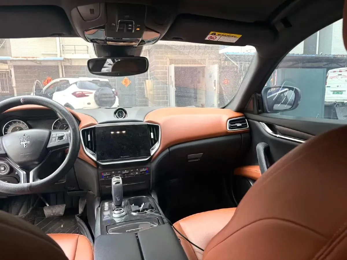 2021 Maserati Ghibli 2.0T 330HP L4 8AT,autocango,china used car exporter,china ev exporter,chinese used car exporter,chinese used ev exporter