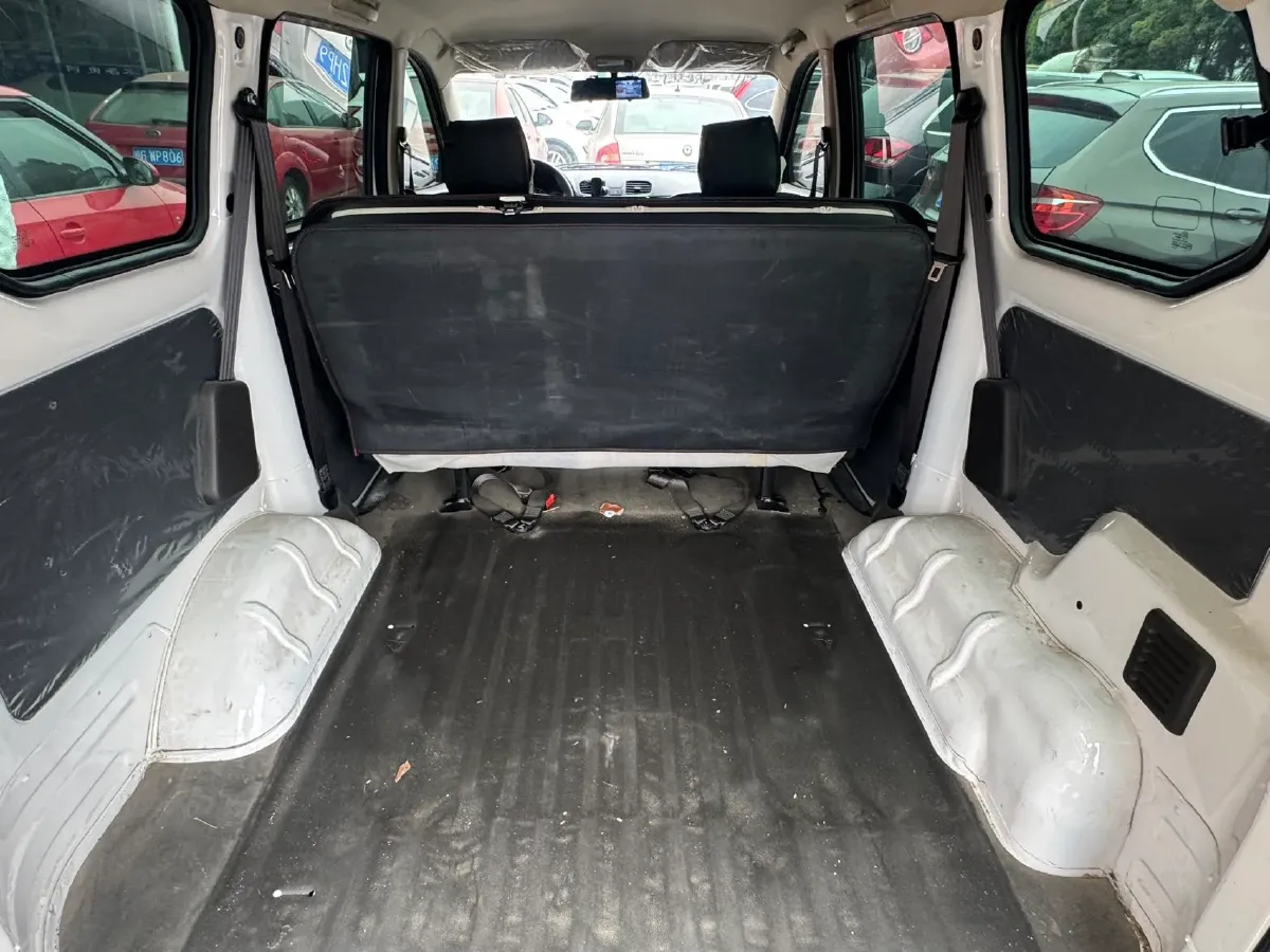 2021 Yema SiPaiKa 1.5L 109HP L4 5MT,autocango,china used car exporter,china ev exporter,chinese used car exporter,chinese used ev exporter