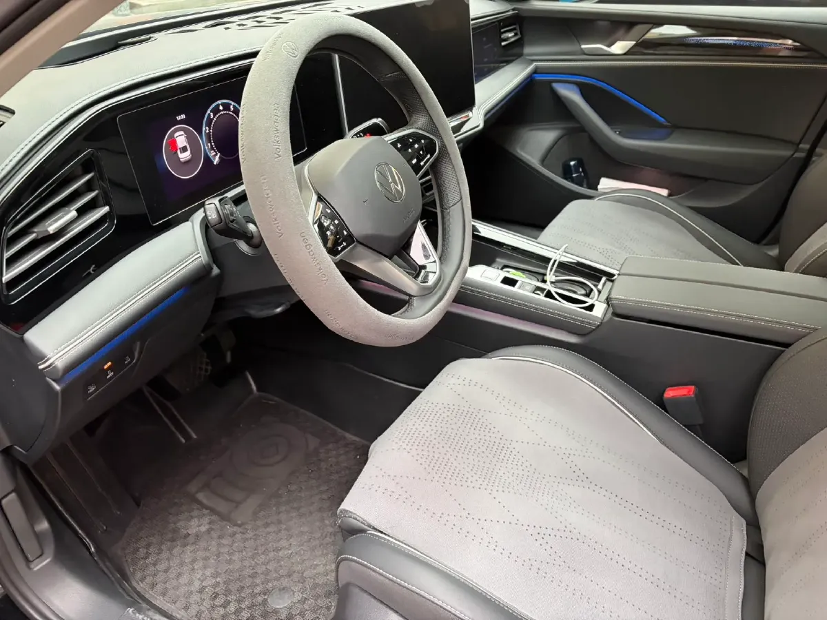 2024 Volkswagen Magotan 2.0T 220HP L4 7DCT,autocango,china used car exporter,china ev exporter,chinese used car exporter,chinese used ev exporter