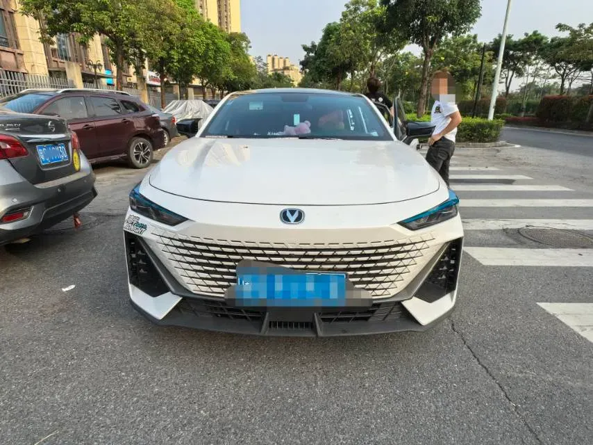 2022 ChangAn UNI-V 1.5T 188HP L4 7DCT,autocango,china used car exporter,china ev exporter,chinese used car exporter,chinese used ev exporter
