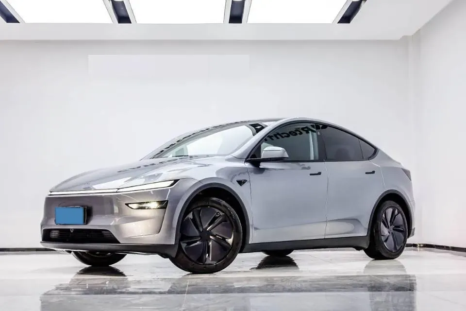2025 Tesla Model Y BEV 62.5KWH,autocango,china used car exporter,china ev exporter,chinese used car exporter,chinese used ev exporter