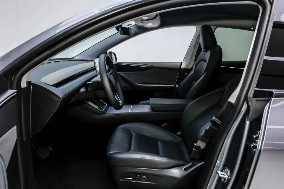 2025 Tesla Model Y BEV 62.5KWH,autocango,china used car exporter,china ev exporter,chinese used car exporter,chinese used ev exporter