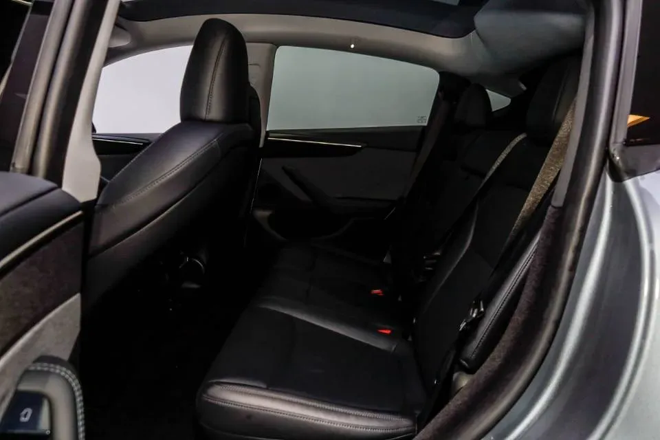 2025 Tesla Model Y BEV 62.5KWH,autocango,china used car exporter,china ev exporter,chinese used car exporter,chinese used ev exporter