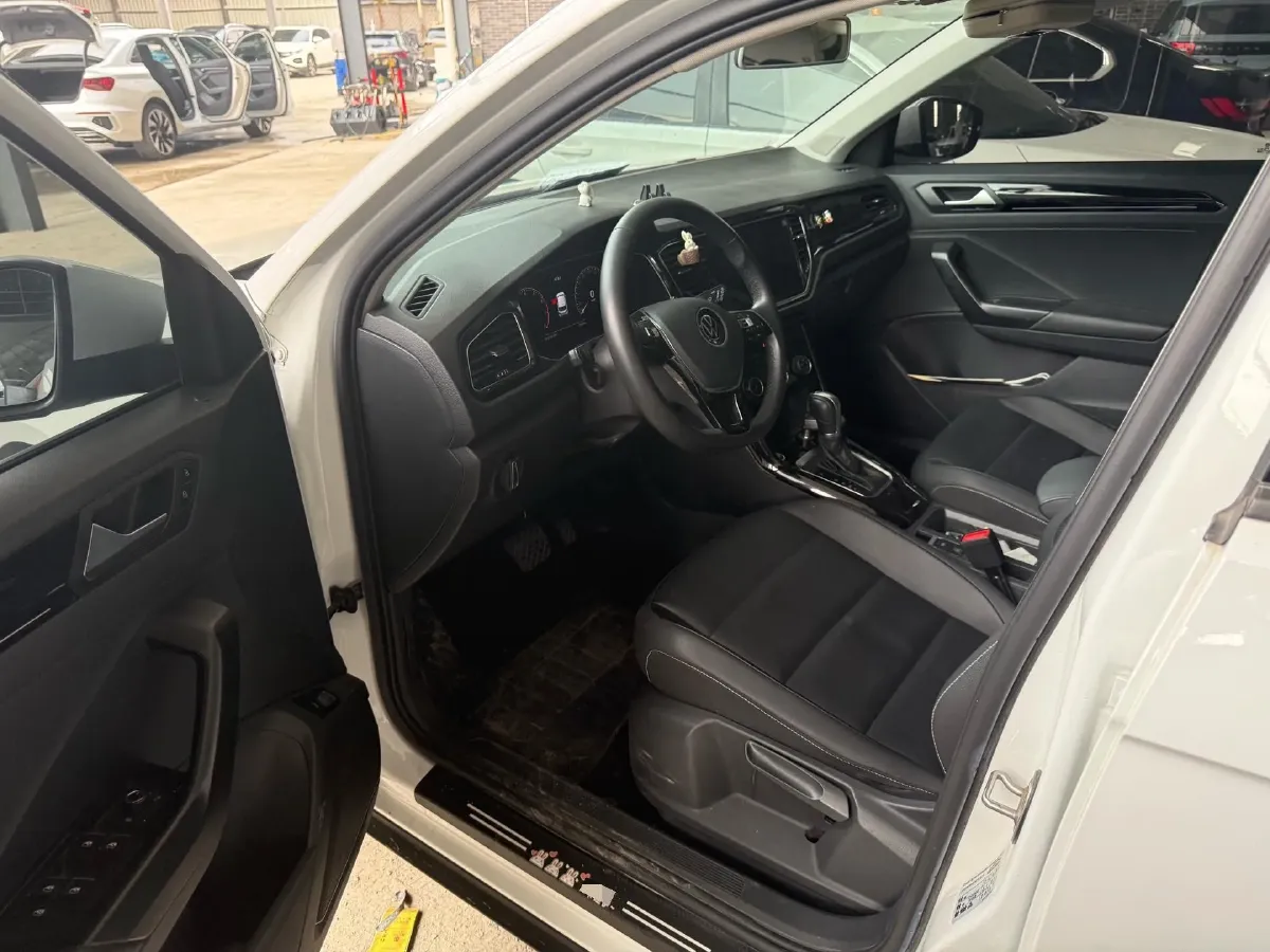 2021 Volkswagen T-Roc 1.4T 150HP L4 7DCT,autocango,china used car exporter,china ev exporter,chinese used car exporter,chinese used ev exporter