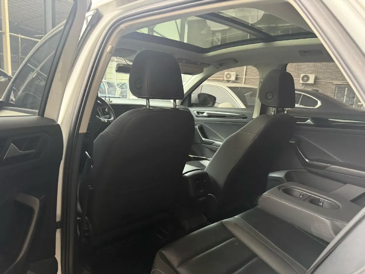 2021 Volkswagen T-Roc 1.4T 150HP L4 7DCT,autocango,china used car exporter,china ev exporter,chinese used car exporter,chinese used ev exporter