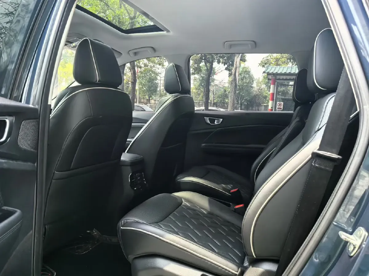 2022 Venucia T60 1.6L 126HP L4 CVT,autocango,china used car exporter,china ev exporter,chinese used car exporter,chinese used ev exporter