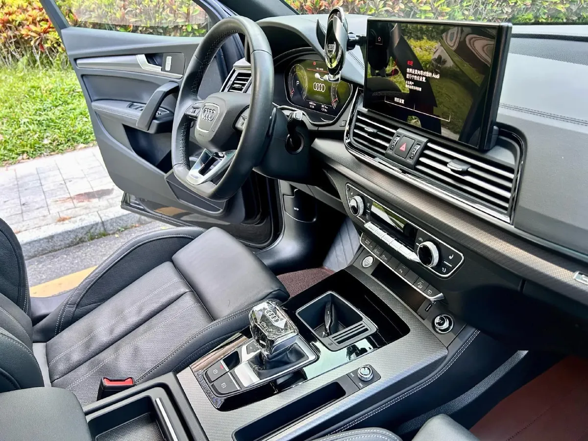 2023 Audi Q5L 2.0T 190HP L4 7DCT,autocango,china used car exporter,china ev exporter,chinese used car exporter,chinese used ev exporter