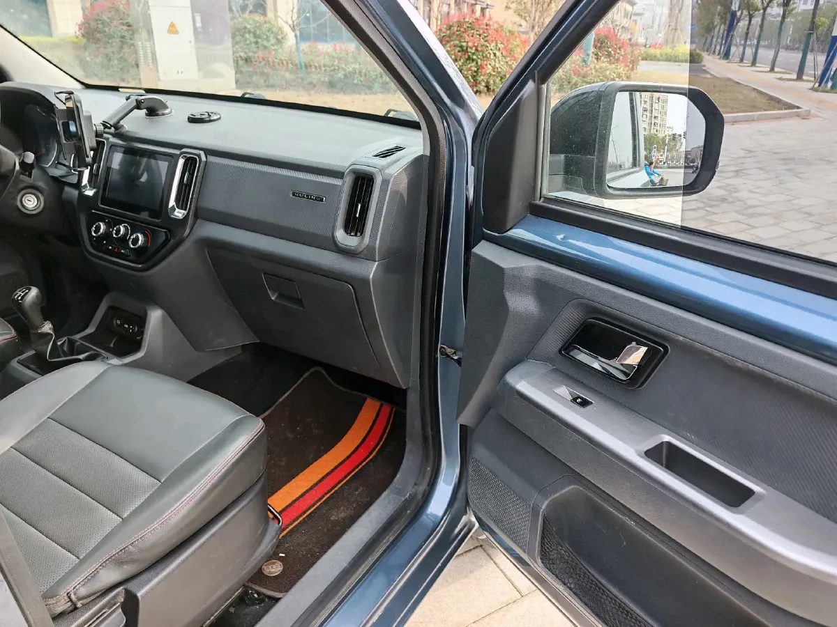 2021 WuLing ZhentTu 1.5L 99HP L4 5MT,autocango,china used car exporter,china ev exporter,chinese used car exporter,chinese used ev exporter