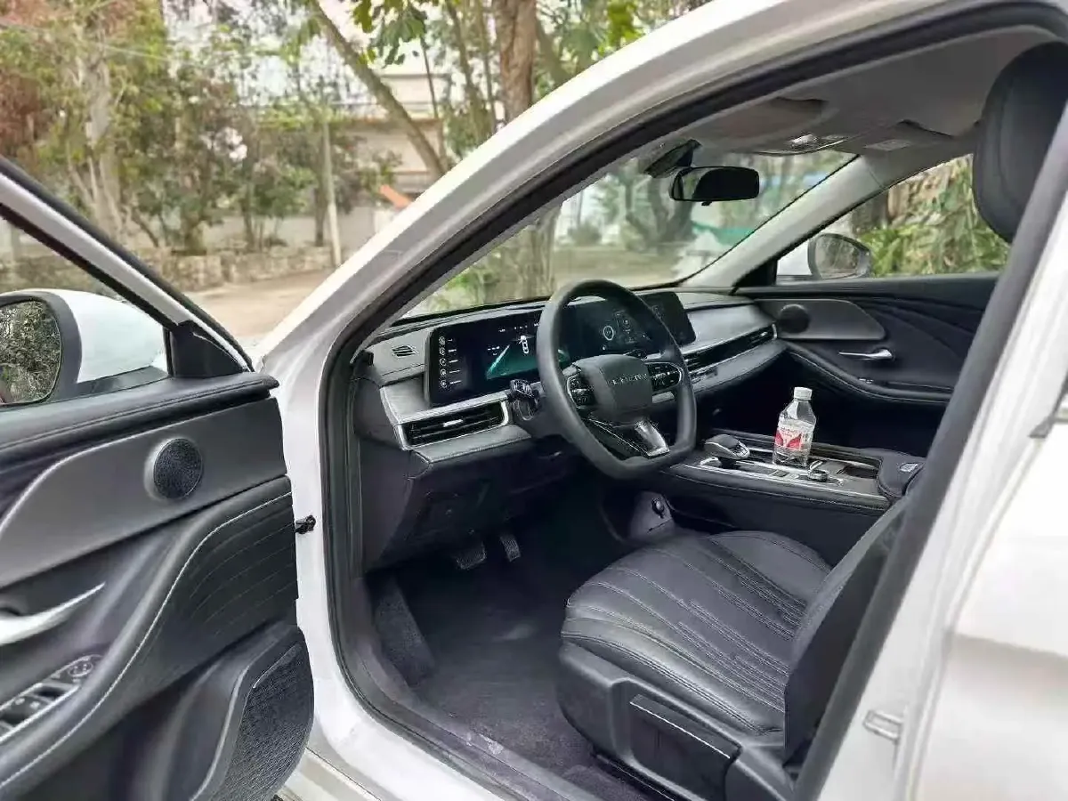 2024 Fulwin FulwinA8 1.5T 156HP L4 1DHT PHEV 18.3KWH,autocango,china used car exporter,china ev exporter,chinese used car exporter,chinese used ev exporter