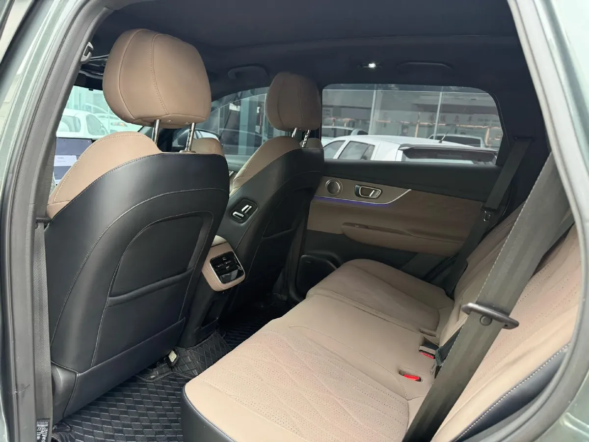 2025 Chery Tiggo 8 Plus 1.6T 197HP L4 7DCT,autocango,china used car exporter,china ev exporter,chinese used car exporter,chinese used ev exporter