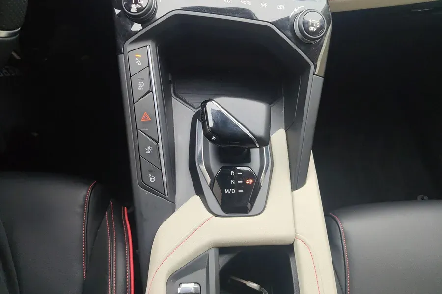 2020 LYNK&CO 06 1.5T 177HP L3 7DCT,autocango,china used car exporter,china ev exporter,chinese used car exporter,chinese used ev exporter