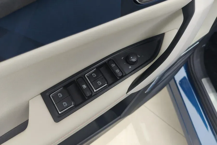 2020 LYNK&CO 06 1.5T 177HP L3 7DCT,autocango,china used car exporter,china ev exporter,chinese used car exporter,chinese used ev exporter