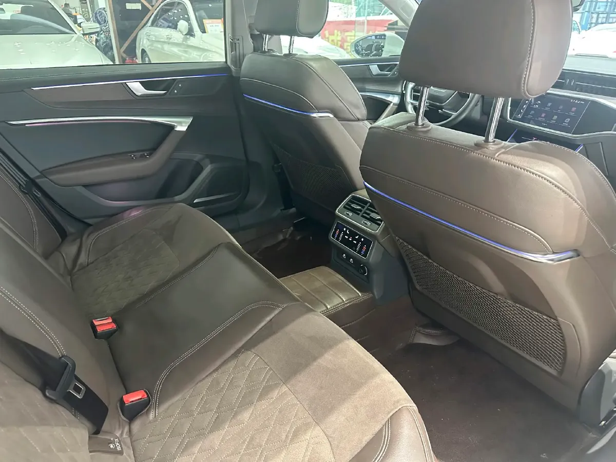 2022 Jeep Wrangler 2.0T 266HP L4 8AT,autocango,china used car exporter,china ev exporter,chinese used car exporter,chinese used ev exporter