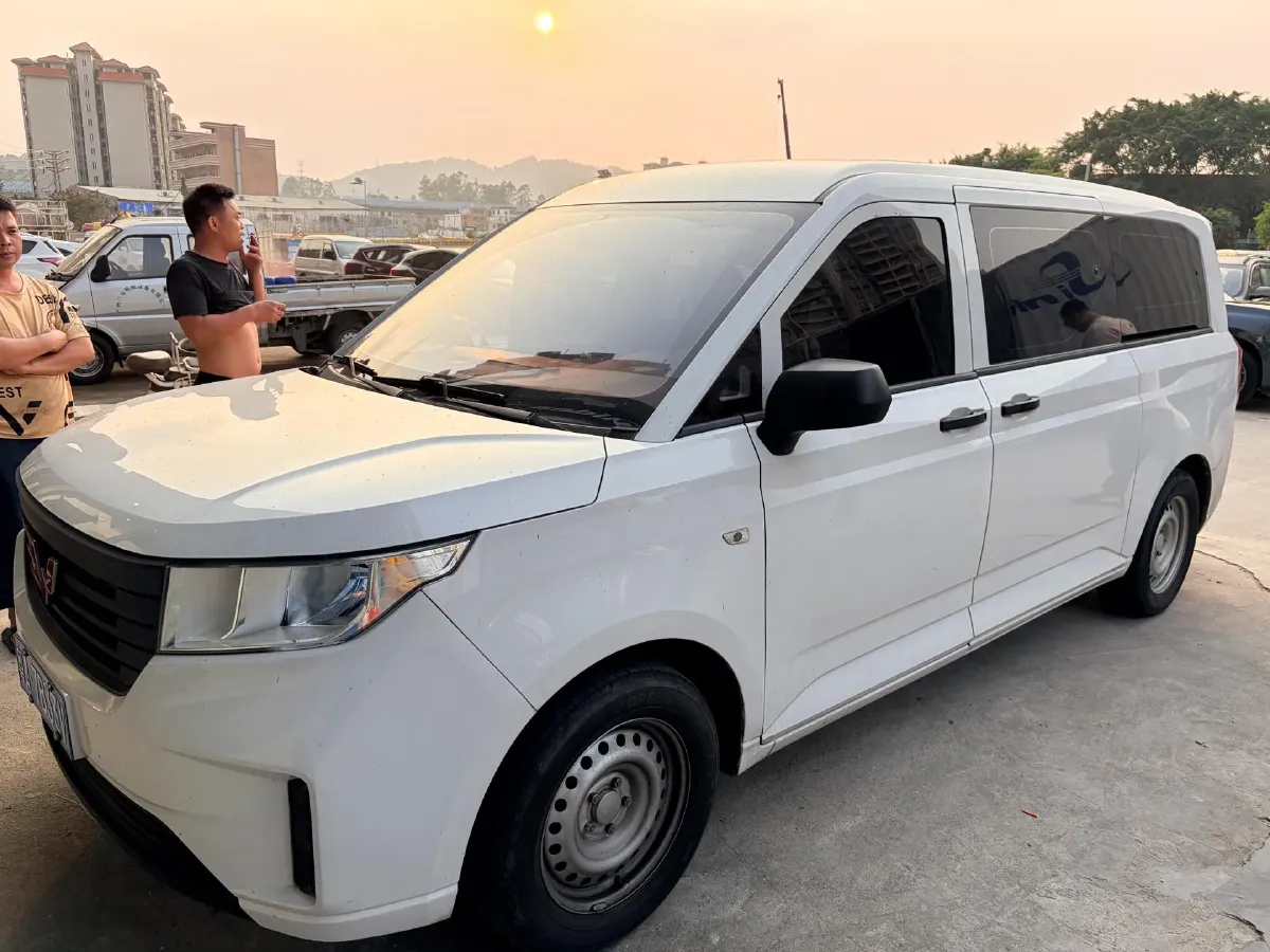 2021 WuLing ZhengChen 1.5T 147HP L4 6MT,autocango,china used car exporter,china ev exporter,chinese used car exporter,chinese used ev exporter