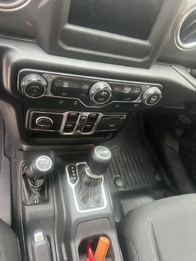 2019 Jeep Wrangler 2.0T 266HP L4 8AT,autocango,china used car exporter,china ev exporter,chinese used car exporter,chinese used ev exporter