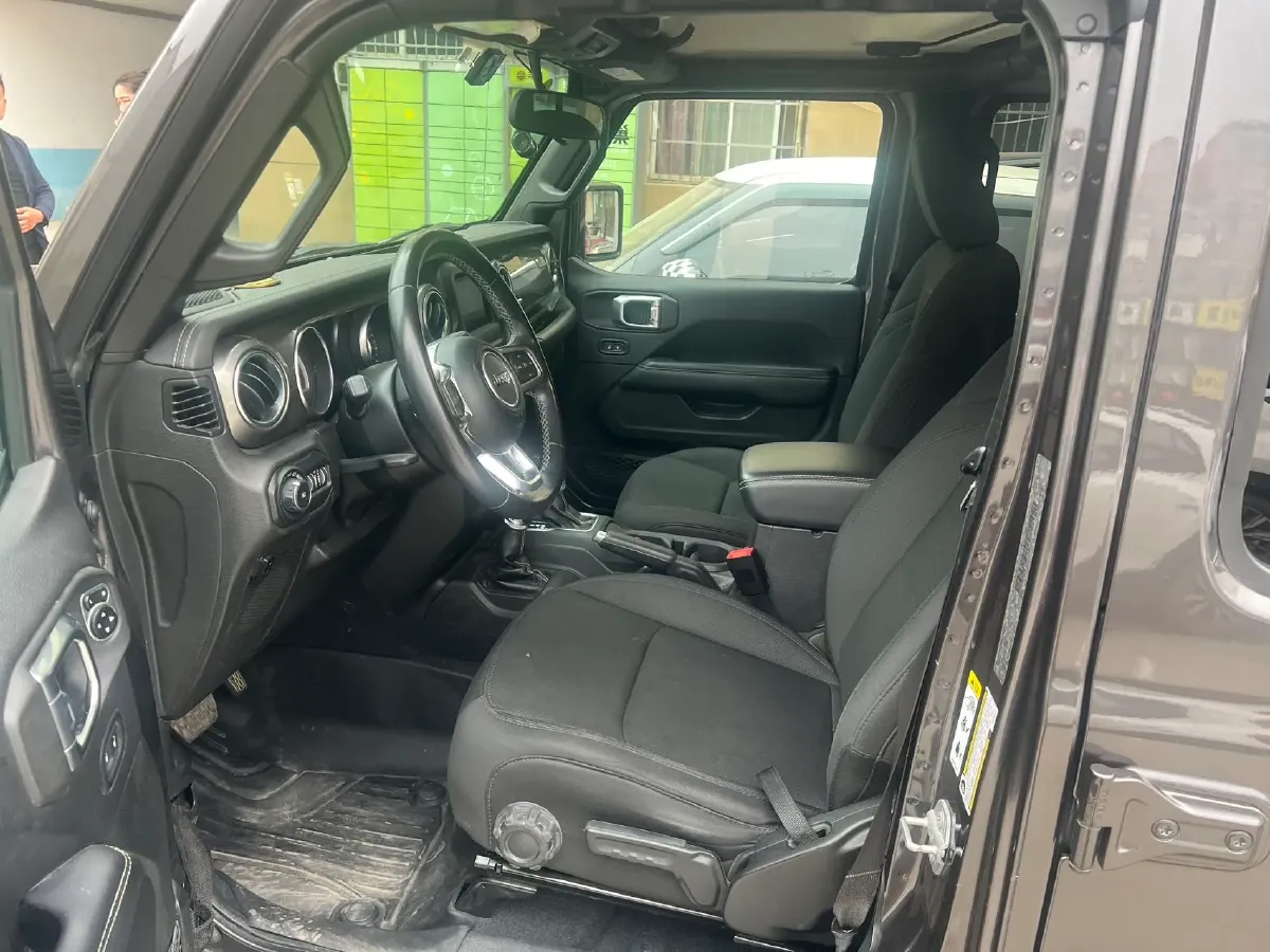 2019 Jeep Wrangler 2.0T 266HP L4 8AT,autocango,china used car exporter,china ev exporter,chinese used car exporter,chinese used ev exporter