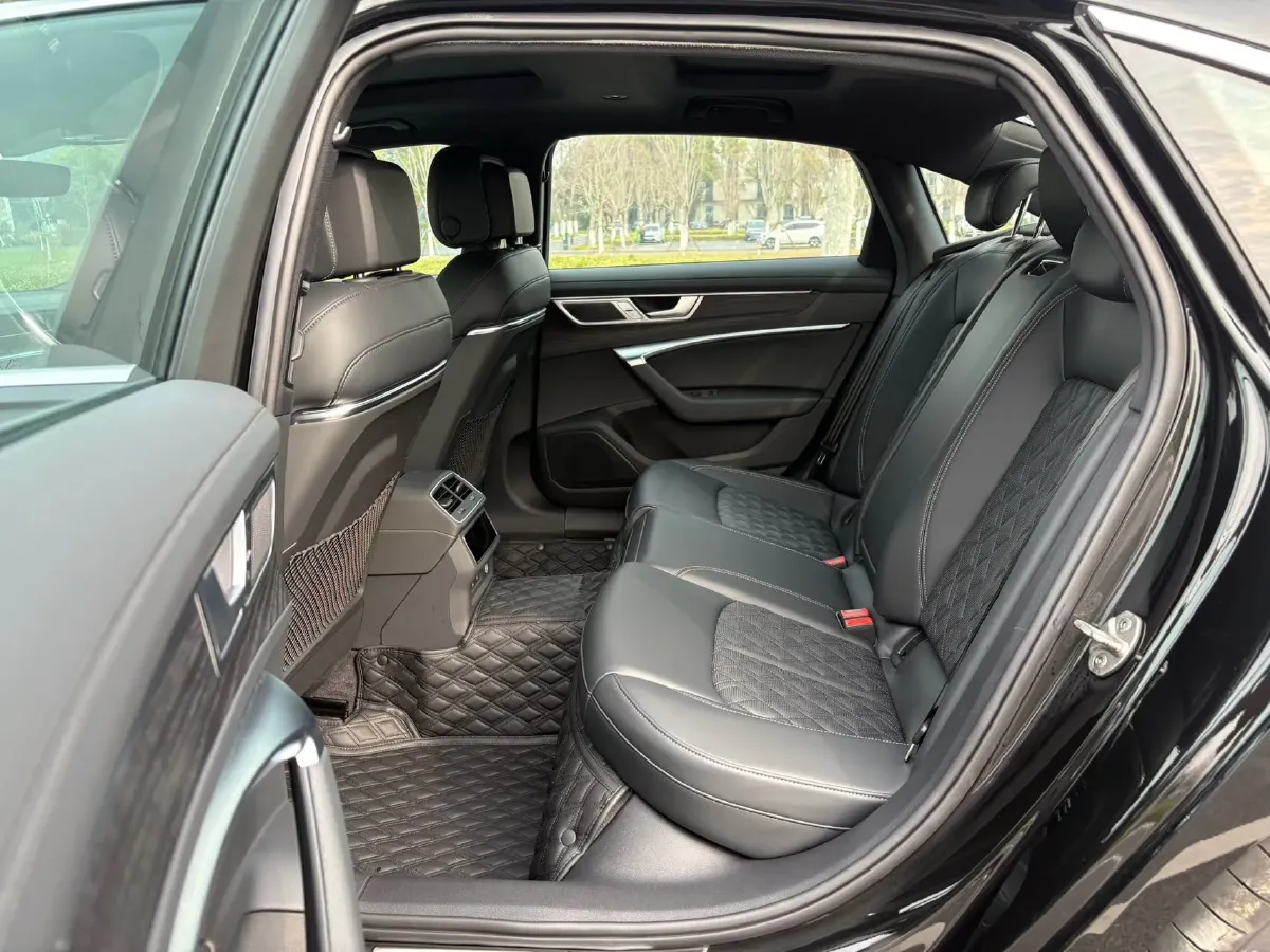 2025 Audi A6L 2.0T 245HP L4 7DCT,autocango,china used car exporter,china ev exporter,chinese used car exporter,chinese used ev exporter