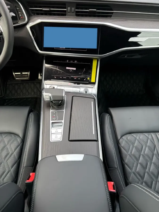 2025 Audi A6L 2.0T 245HP L4 7DCT,autocango,china used car exporter,china ev exporter,chinese used car exporter,chinese used ev exporter