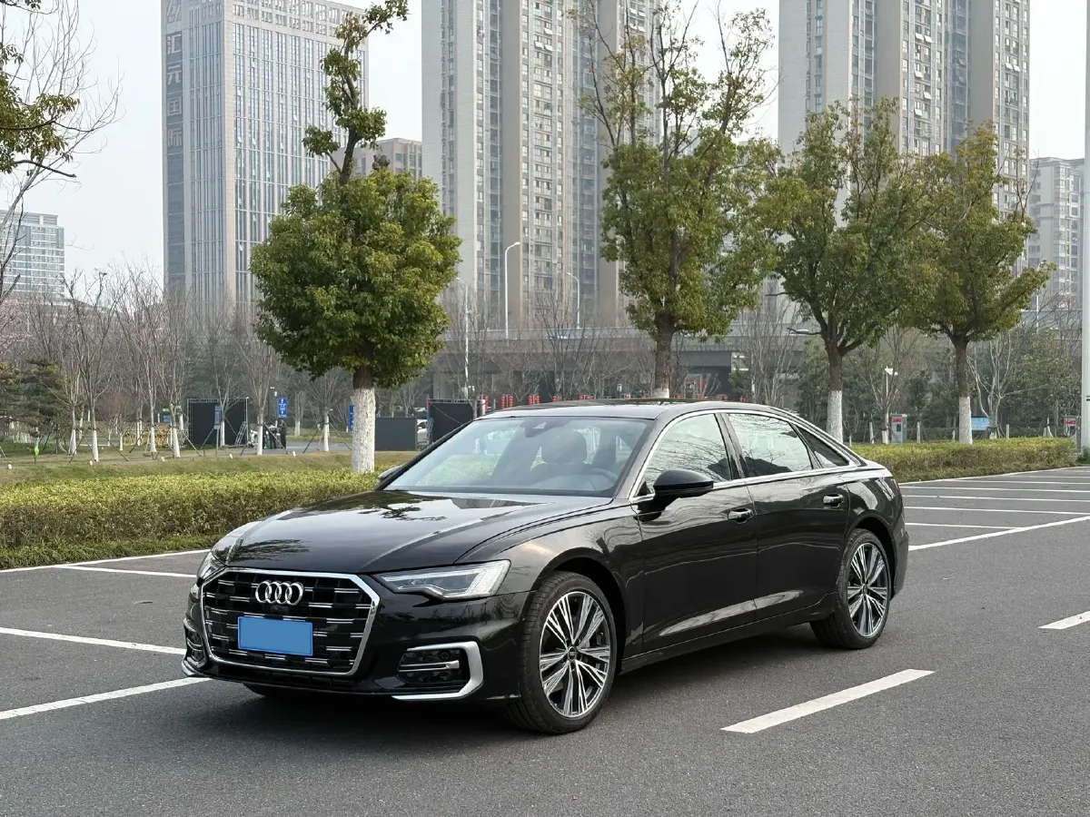 2025 Audi A6L 2.0T 245HP L4 7DCT,autocango,china used car exporter,china ev exporter,chinese used car exporter,chinese used ev exporter