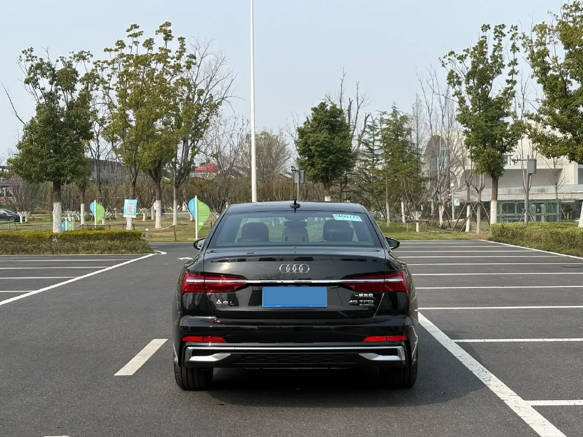 2025 Audi A6L 2.0T 245HP L4 7DCT,autocango,china used car exporter,china ev exporter,chinese used car exporter,chinese used ev exporter