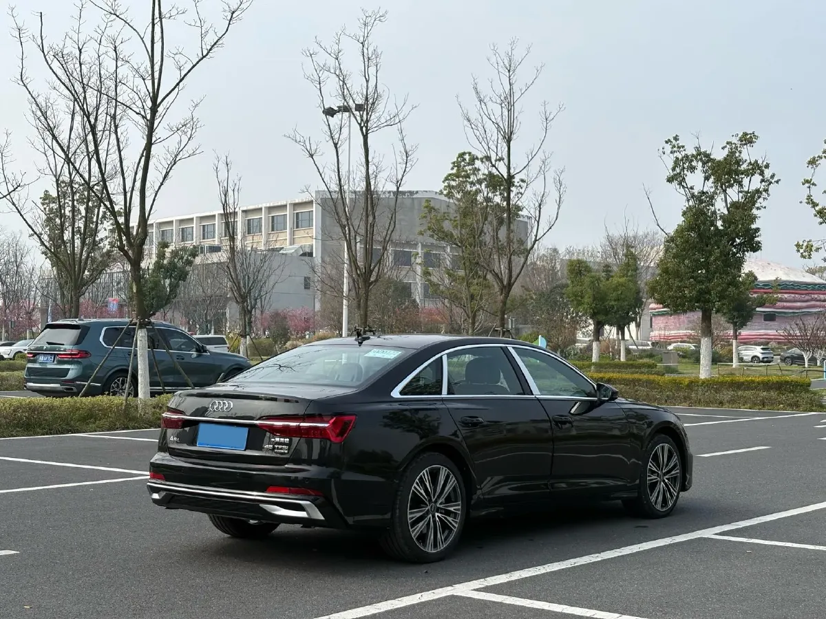 2025 Audi A6L 2.0T 245HP L4 7DCT,autocango,china used car exporter,china ev exporter,chinese used car exporter,chinese used ev exporter