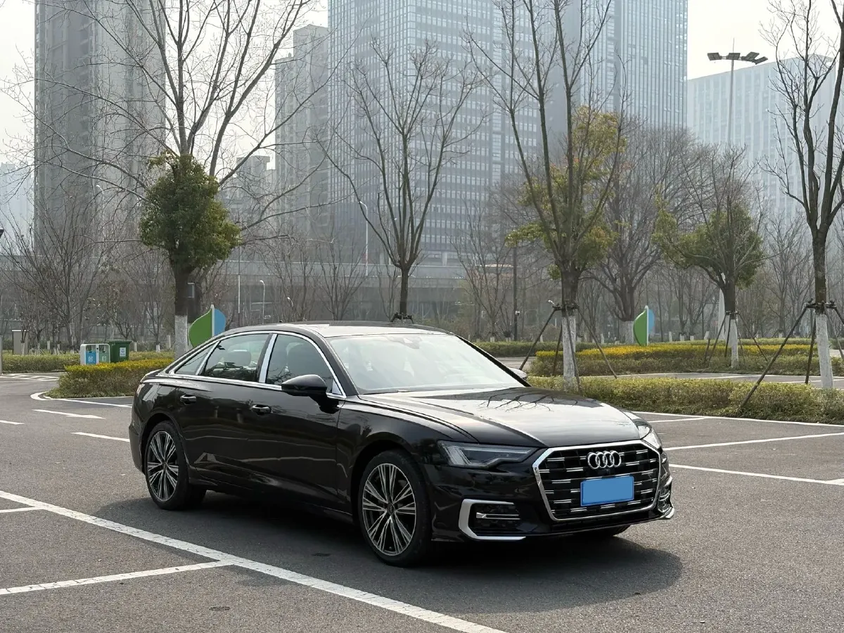 2025 Audi A6L 2.0T 245HP L4 7DCT,autocango,china used car exporter,china ev exporter,chinese used car exporter,chinese used ev exporter