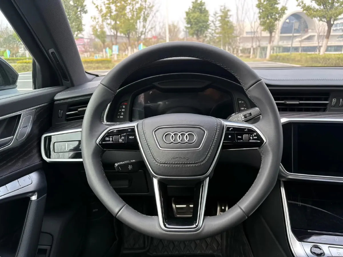 2025 Audi A6L 2.0T 245HP L4 7DCT,autocango,china used car exporter,china ev exporter,chinese used car exporter,chinese used ev exporter