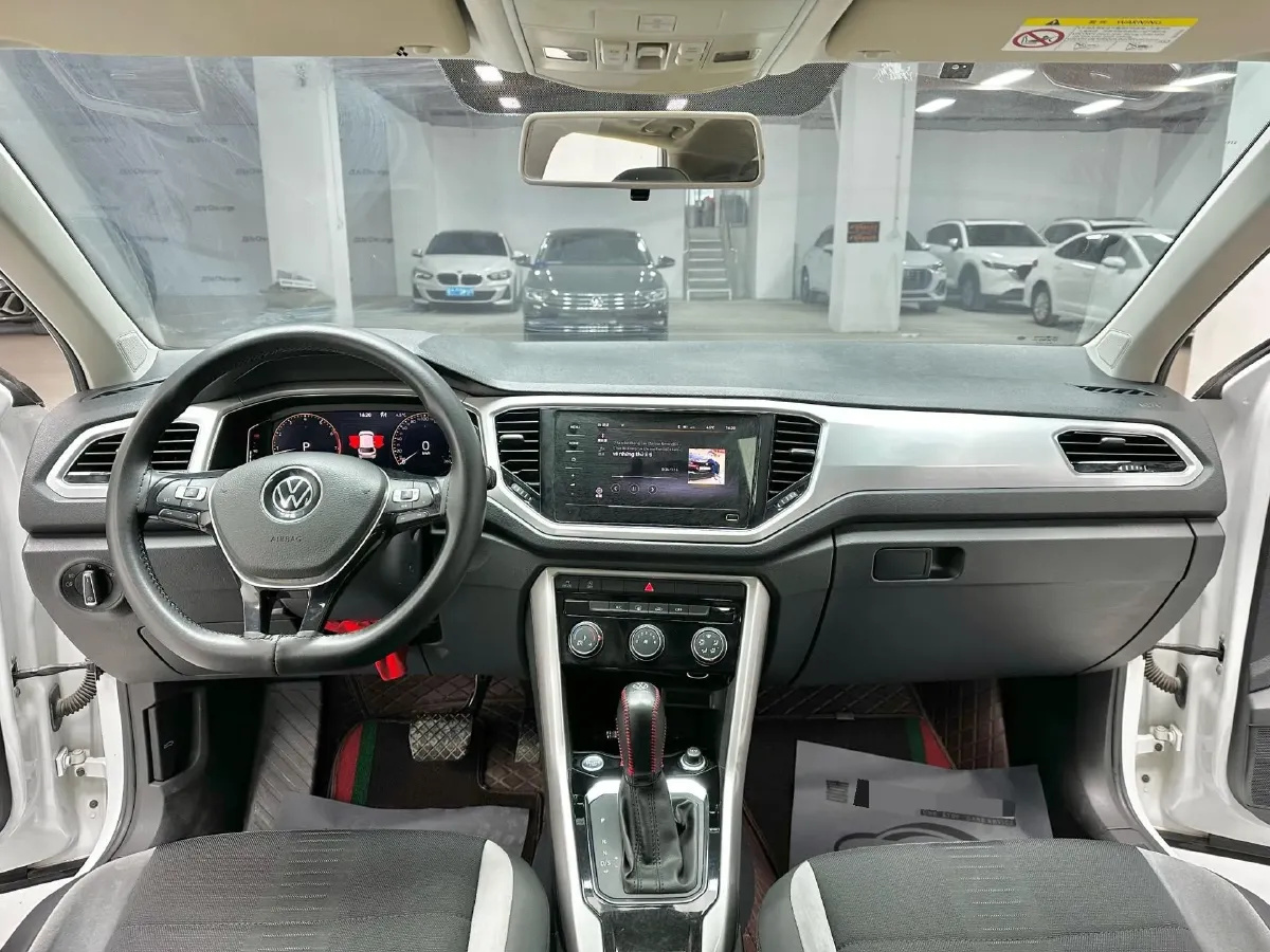 2022 Volkswagen T-Roc 1.4T 150HP L4 7DCT,autocango,china used car exporter,china ev exporter,chinese used car exporter,chinese used ev exporter