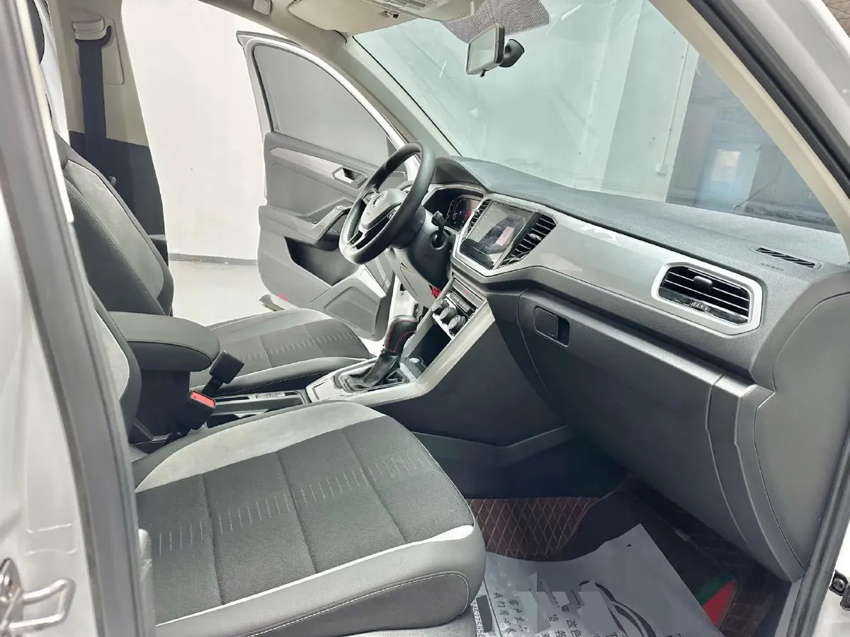 2022 Volkswagen T-Roc 1.4T 150HP L4 7DCT,autocango,china used car exporter,china ev exporter,chinese used car exporter,chinese used ev exporter
