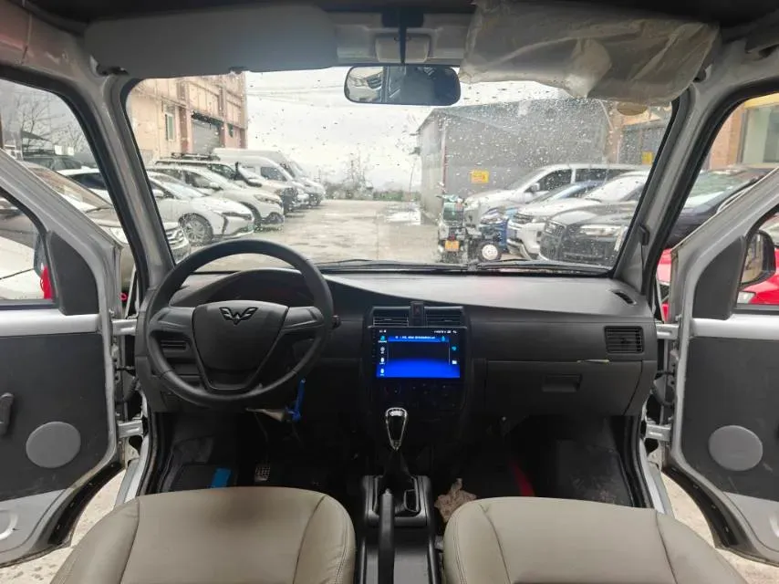 2021 WuLing RongGuang 1.5L 99HP L4 5MT,autocango,china used car exporter,china ev exporter,chinese used car exporter,chinese used ev exporter