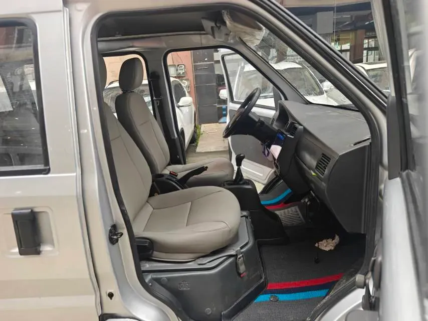 2021 WuLing RongGuang 1.5L 99HP L4 5MT,autocango,china used car exporter,china ev exporter,chinese used car exporter,chinese used ev exporter