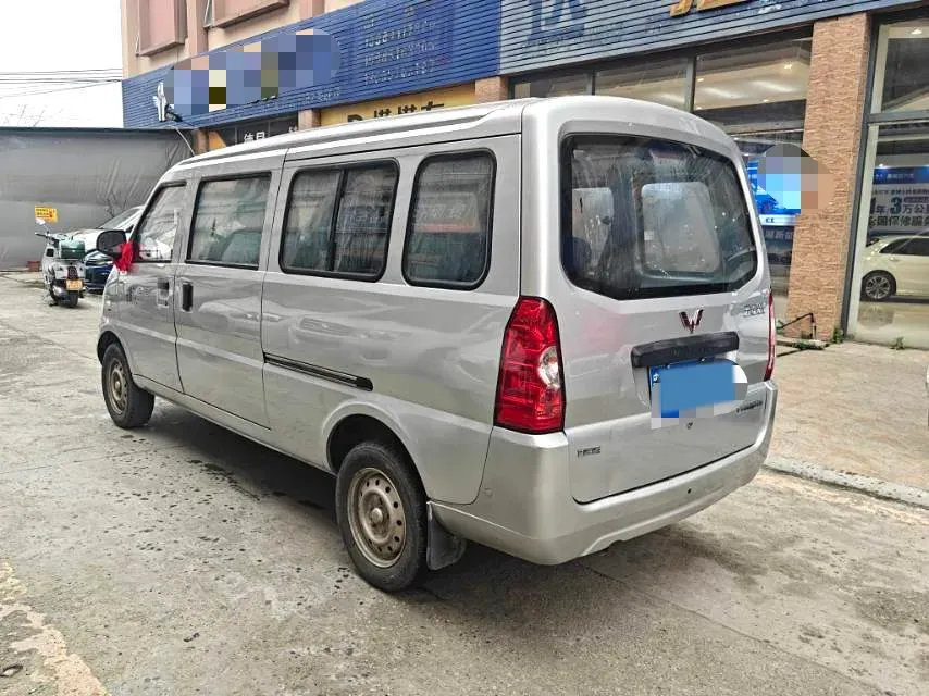 2021 WuLing RongGuang 1.5L 99HP L4 5MT,autocango,china used car exporter,china ev exporter,chinese used car exporter,chinese used ev exporter