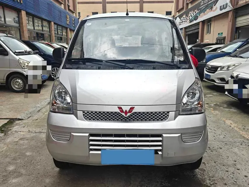 2021 WuLing RongGuang 1.5L 99HP L4 5MT,autocango,china used car exporter,china ev exporter,chinese used car exporter,chinese used ev exporter