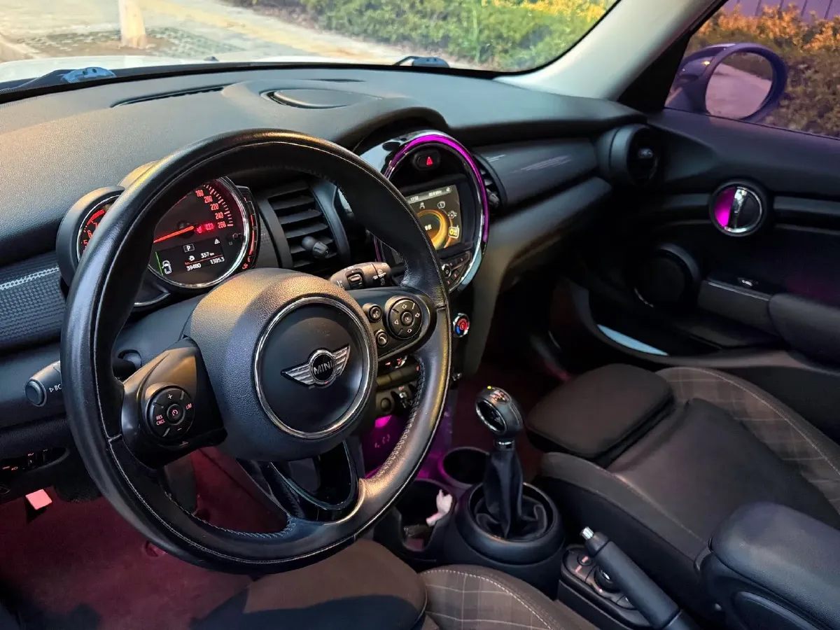 2016 MINI MINI 1.5T 136HP L3 6AT,autocango,china used car exporter,china ev exporter,chinese used car exporter,chinese used ev exporter