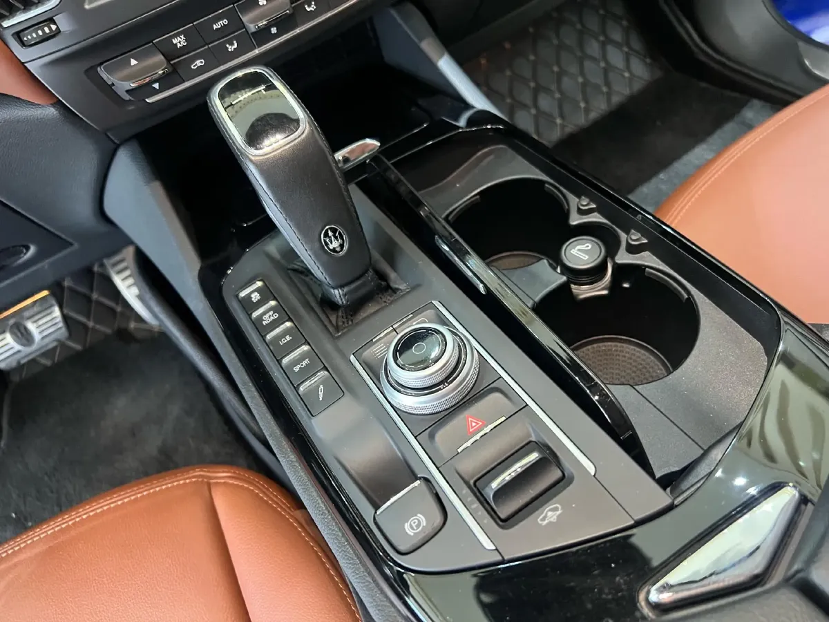 2019 Maserati Levante 3.0T 350HP V6 8AT,autocango,china used car exporter,china ev exporter,chinese used car exporter,chinese used ev exporter