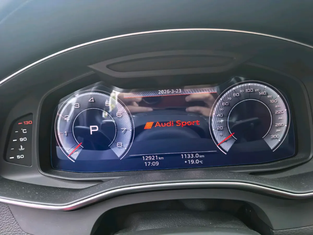 2024 Audi A7L 2.0T 245HP L4 7DCT,autocango,china used car exporter,china ev exporter,chinese used car exporter,chinese used ev exporter