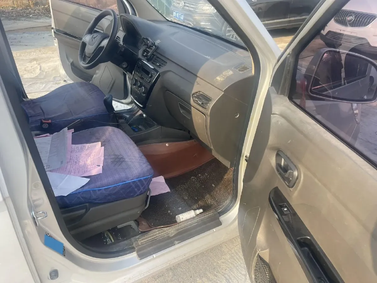 2017 WuLing ZhiGuang V 1.2L 82HP L4 5MT,autocango,china used car exporter,china ev exporter,chinese used car exporter,chinese used ev exporter