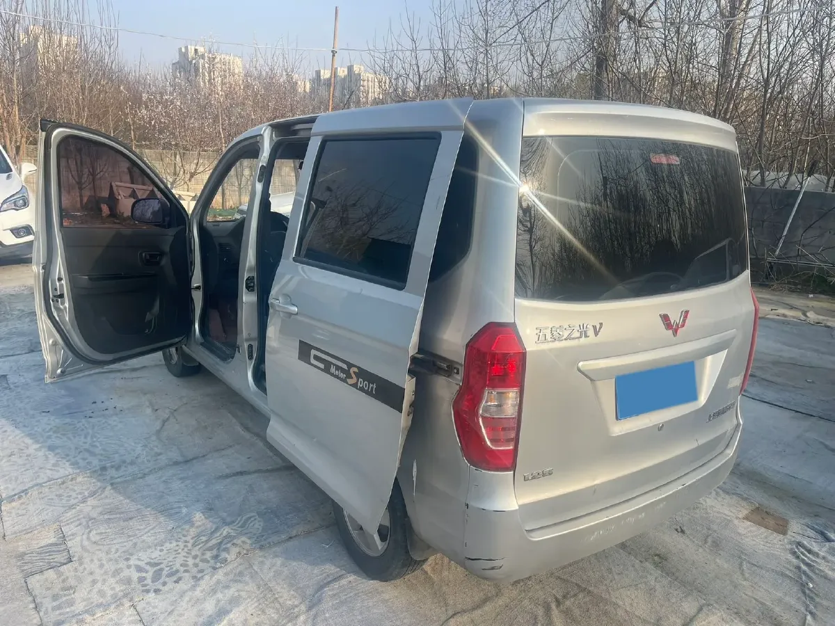 2017 WuLing ZhiGuang V 1.2L 82HP L4 5MT,autocango,china used car exporter,china ev exporter,chinese used car exporter,chinese used ev exporter