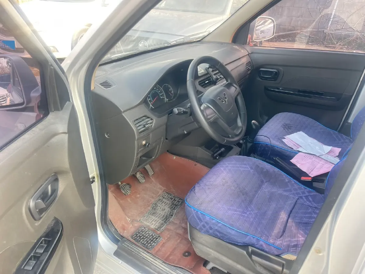 2017 WuLing ZhiGuang V 1.2L 82HP L4 5MT,autocango,china used car exporter,china ev exporter,chinese used car exporter,chinese used ev exporter