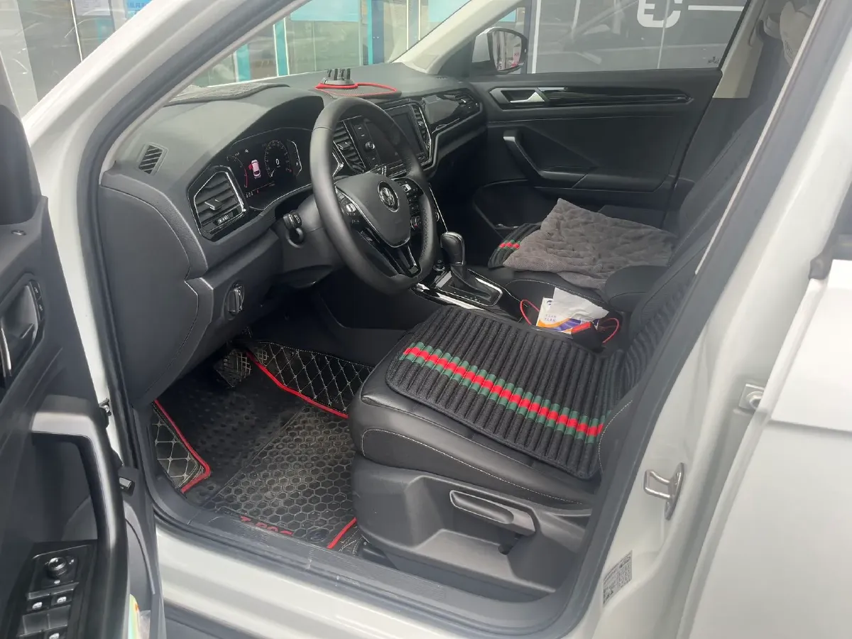 2020 Volkswagen T-Roc 1.4T 150HP L4 7DCT,autocango,china used car exporter,china ev exporter,chinese used car exporter,chinese used ev exporter