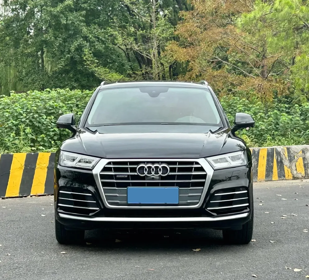 2020 Audi Q5L 2.0T 190HP L4 7DCT,autocango,china used car exporter,china ev exporter,chinese used car exporter,chinese used ev exporter