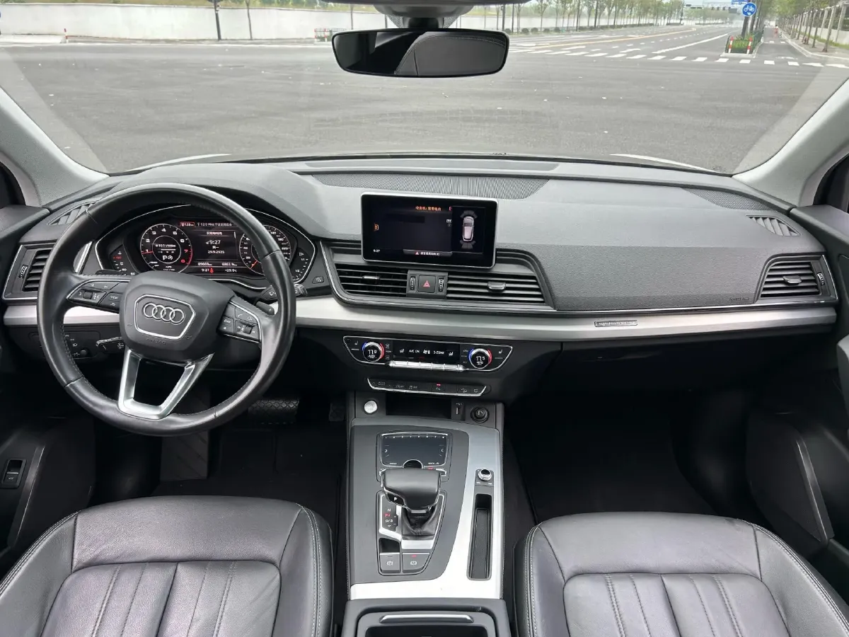 2020 Audi Q5L 2.0T 190HP L4 7DCT,autocango,china used car exporter,china ev exporter,chinese used car exporter,chinese used ev exporter