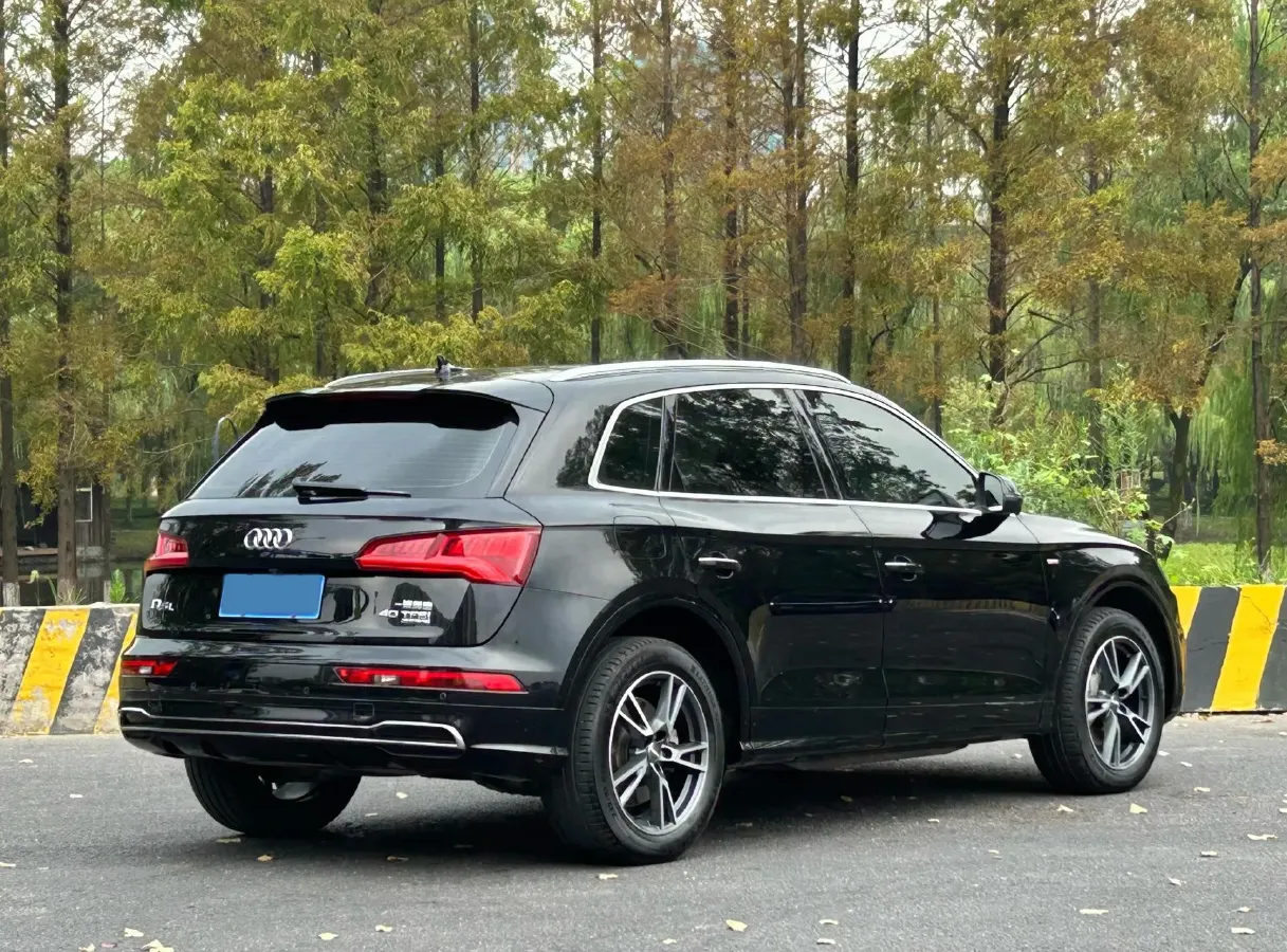 2020 Audi Q5L 2.0T 190HP L4 7DCT,autocango,china used car exporter,china ev exporter,chinese used car exporter,chinese used ev exporter