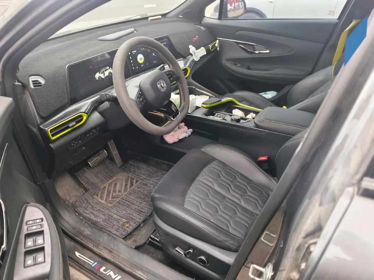 2022 ChangAn UNI-T 1.5T 188HP L4 7DCT,autocango,china used car exporter,china ev exporter,chinese used car exporter,chinese used ev exporter