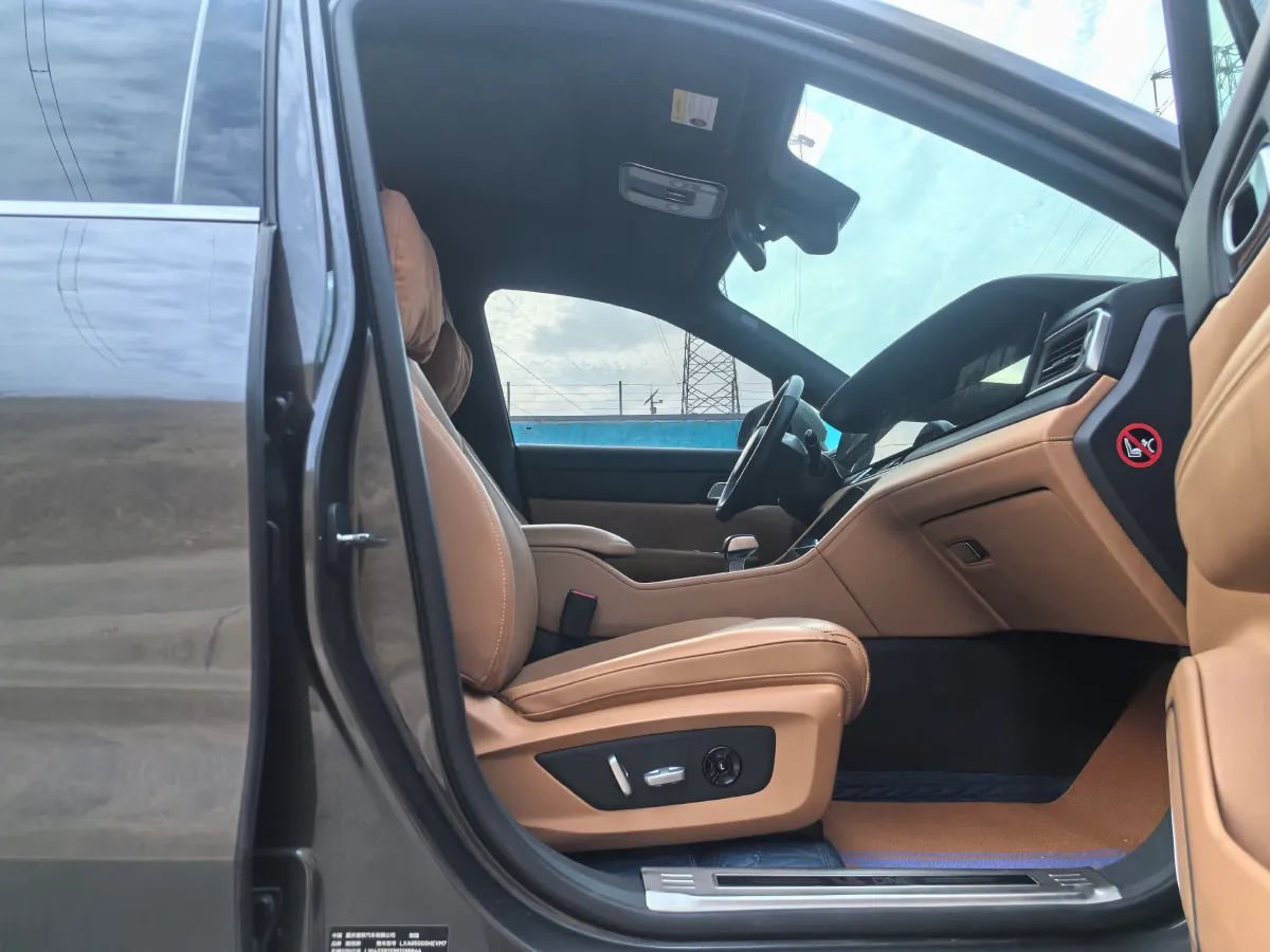 2021 Li ONE Range Extended 131HP REEV 40.5KWH,autocango,china used car exporter,china ev exporter,chinese used car exporter,chinese used ev exporter