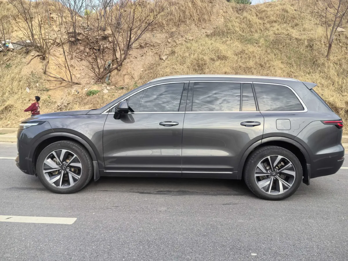 2021 Li ONE Range Extended 131HP REEV 40.5KWH,autocango,china used car exporter,china ev exporter,chinese used car exporter,chinese used ev exporter