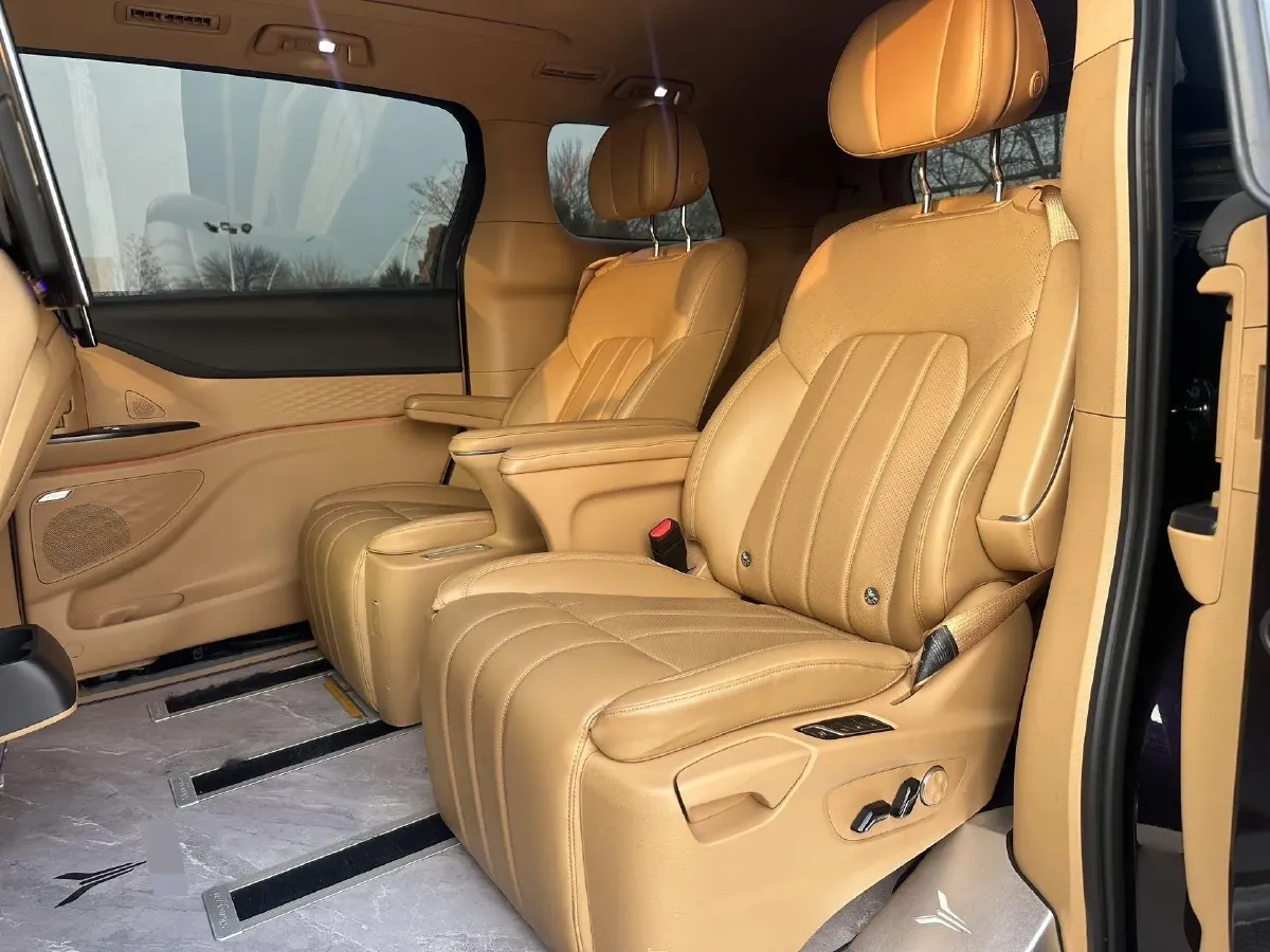 2022 Voyah Dream 1.5T 136HP L4 PHEV 25.57KWH,autocango,china used car exporter,china ev exporter,chinese used car exporter,chinese used ev exporter